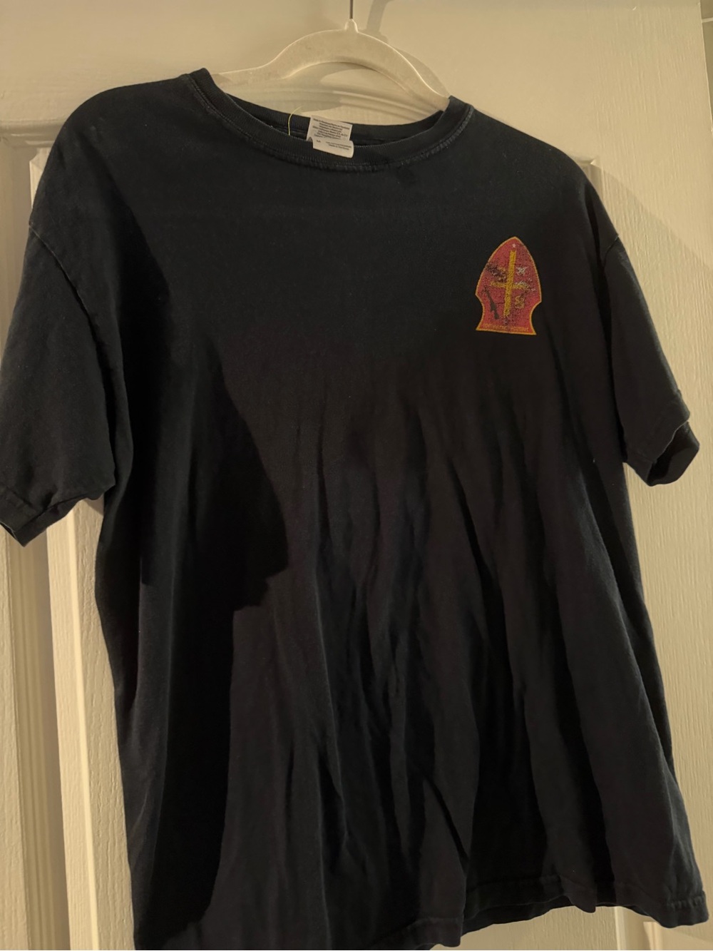 Men’s black graphic tee